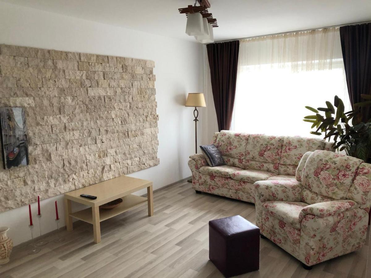 Page2 Apartament Apartment Targoviste Luaran gambar